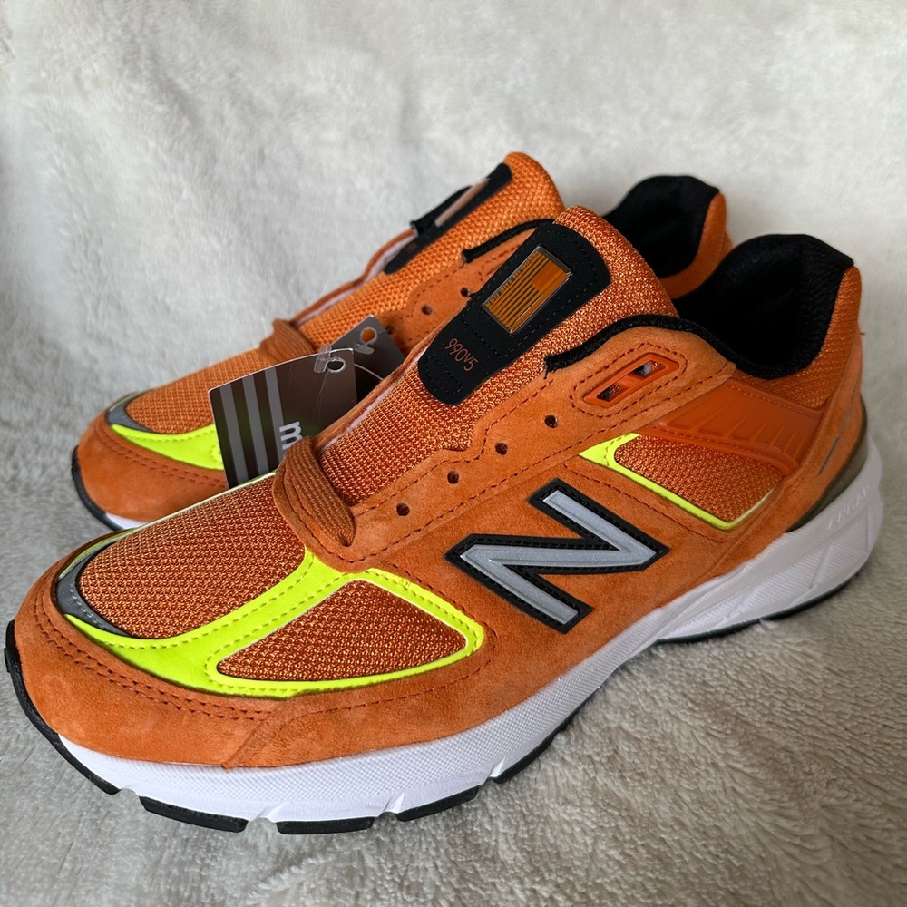 990V5 MADE IN USA 'ORANGE'. Never worn. Brand new.